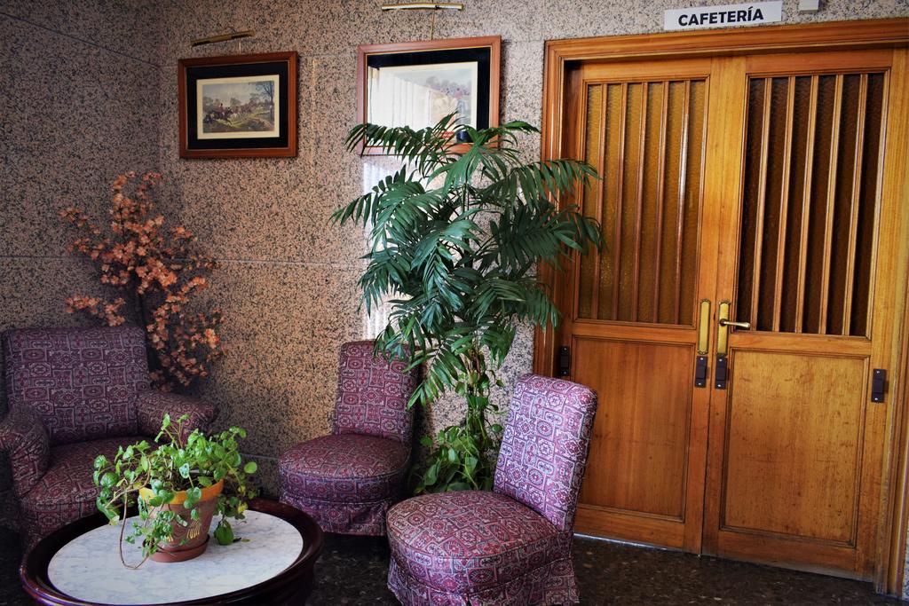 Hostal Martin Vares Valmojado Exterior foto